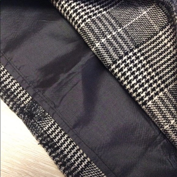 ✨Black & White Plaid Mini Skirt✨ - Picture 7 of 8